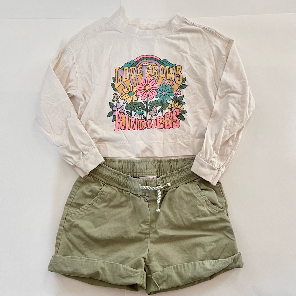 Girls M long sleeve top and shorts